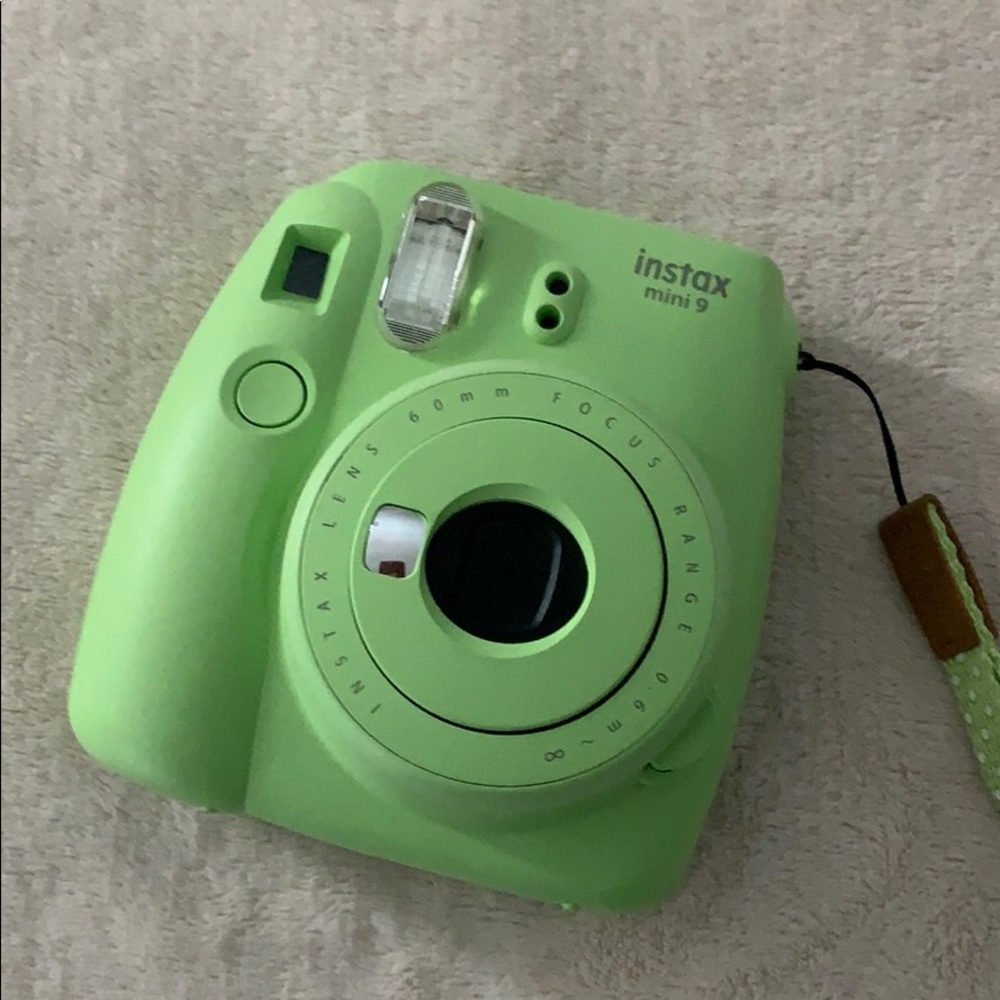 New with box instax mini 9- green